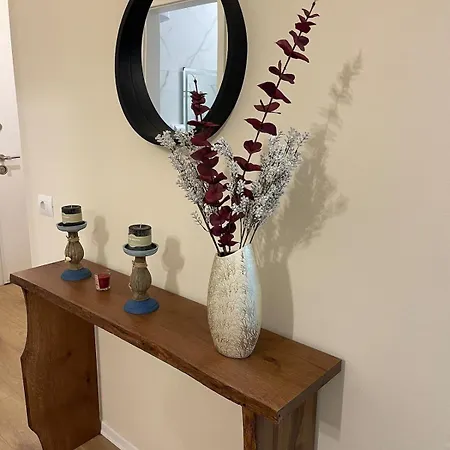 Jona Lovely 2 Bedroom 2 Bathroom Ap Free Parking Tirana