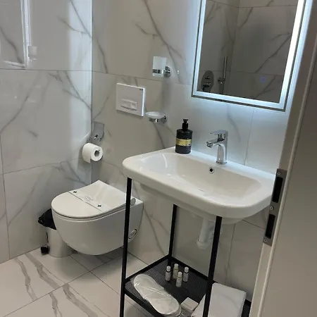 Jona Lovely 2 Bedroom 2 Bathroom Ap Free Parking Apartment *